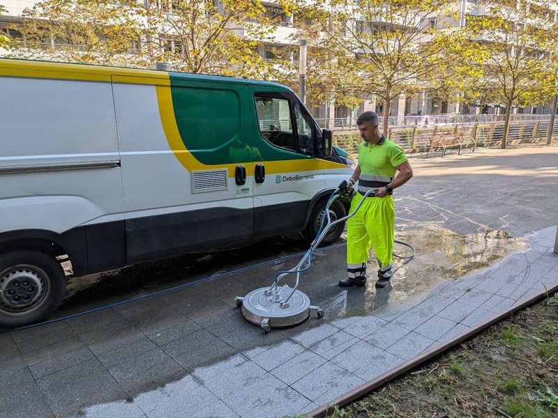 Debabarrenako Mankomunitateak Kale-garbiketa zerbitzuaren kalitatea eta jarraipena indartuko ditu laguntza tekniko espezializatu berri baten bidez